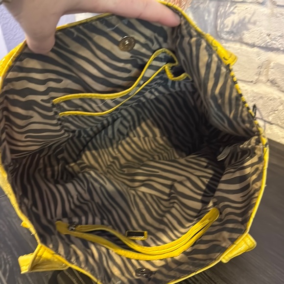 Guess Yellow Tote Bag - Picture 4 of 4